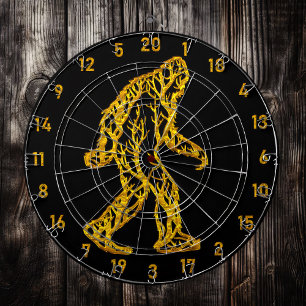 ビッグフットの投げ技も伝説的 ダーツボード