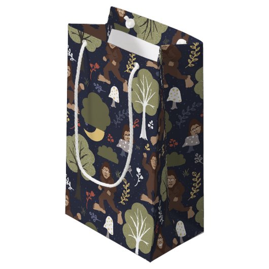 ビッグフットの真夜中の森林冒険 スモールペーパーバッグ (正面アングル)