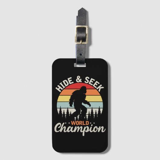 ビッグフットの隠れ家とシークワールドチャンピオン ラゲッジタグ (正面縦)