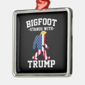ビッグフットはトランプ2024選挙で立つ メタルオーナメント (左)
