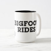 ビッグフットはマグに乗ります ツートーンマグカップ (正面右)