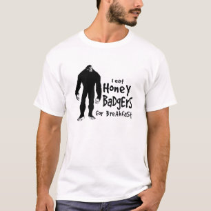 ビッグフットは朝食のためのラーテルを食べます Tシャツ