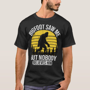 ビッグフットは私を見たが、彼は信じ誰も見ていない Tシャツ