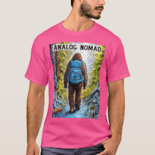 ビッグフットオリジナルアナログノマドおもしろい – ハイキングサスク Tシャツ