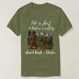 ビッグフットカウボーイ人生は短く自然が呼んでいる Tシャツ
