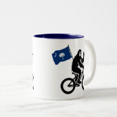 ビッグフットサイクリングサウスカロライナ州旗 ツートーンマグカップ (正面右)