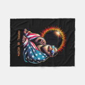 ビッグフットサスカッチ愛好家太陽のトータルEclipse 2024 フリースブランケット (正面(横))