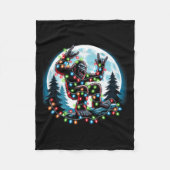 ビッグフットサンタクリスマスツリーライトおもしろいクリスマスSas フリースブランケット (正面)