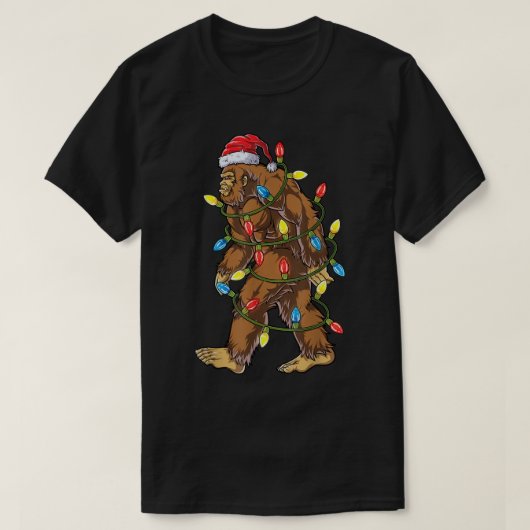 ビッグフットサンタクリスマスツリーライトズクリスマスボーイズメンズ Tシャツ (デザイン正面)