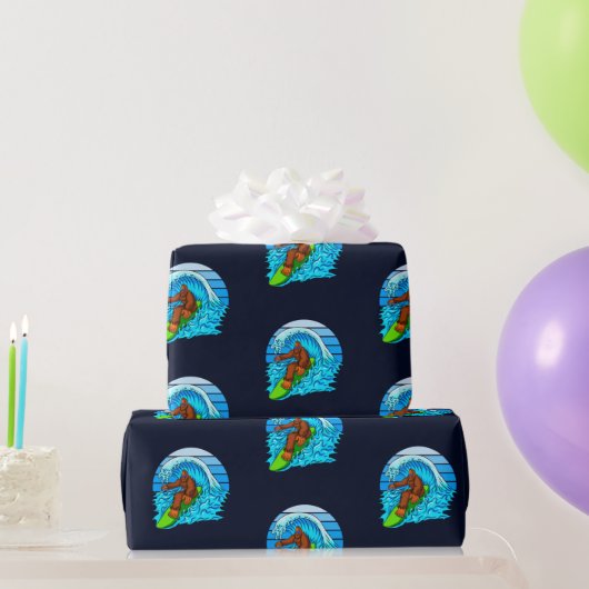 ビッグフットサーフィンライディングザウェーブズおもしろいサスカッチ ラッピングペーパー (パーティーギフト)