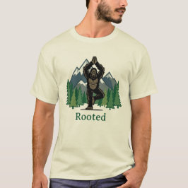 ビッグフットツリーポーズの面白いヨガTシャツ Tシャツ