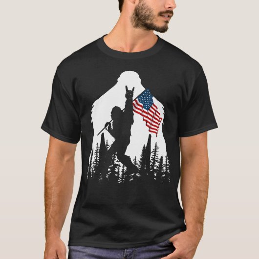 ビッグフットロックオンホールドアメリカ国旗サスカッチベリー Tシャツ (正面)