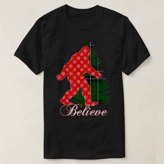 ビッグフット信じイェティレッドスノーフレーククリスマスツリー Tシャツ (デザイン正面)