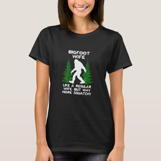 ビッグフット妻Tシャツおもしろいサスカッチギフトティースシール Tシャツ (正面)