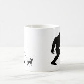 ビッグフット歩くチワワ コーヒーマグカップ (中央)