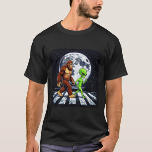 ビッグフット エイリアン 月 サスカッチ UFO スペース ユニセックス Tシャツ