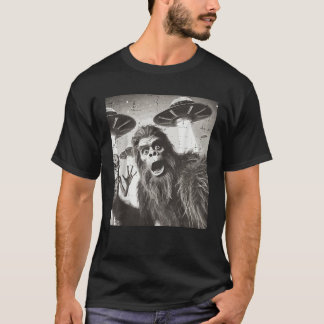 ビッグフット エイリアン UFO 自撮り 楽しい サスカッチ メンズ Tシャツ
