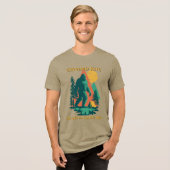 ビッグフット キャンプ 森林 山 おもしろ 誕生日 トライブレンドＴシャツ (正面全面)