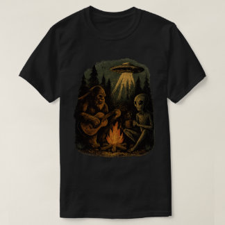 ビッグフット+ギター+宇宙人+キャンプファイヤー+UFO Tシャツ
