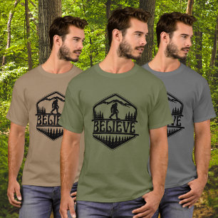 ビッグフット サスカッチ 森林 ヴィンテージ ファニー Tシャツ