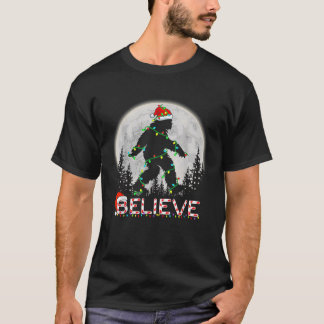 ビッグフット サンタ キャンディケーン サスクワッチ イルミネーション クリスマスを信じて Tシャツ