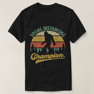 ビッグフット・ソーシャルディスタンスチャンピオン デザイン Tシャツ