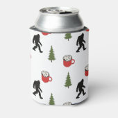 ビッグフット、ホットココア、松の木、アウトドア 缶クーラー (缶裏面)