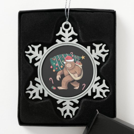 ビッグフートクリスマスツリーライトクリスマスサスカッチ恋人 スノーフレークピューターオーナメント (ボックス)