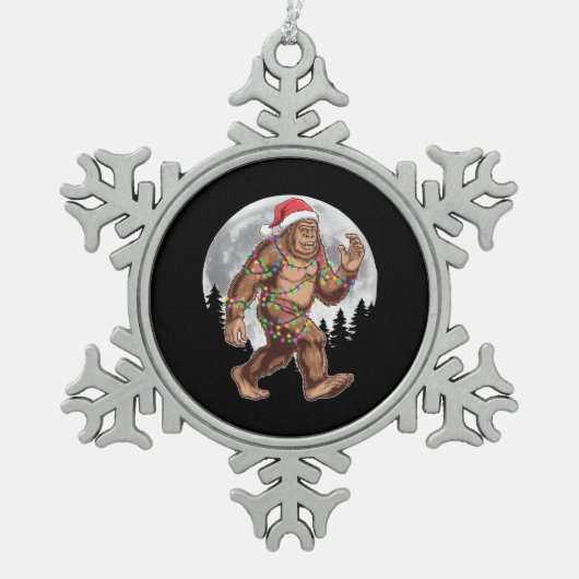 ビッグフートサンタクリスマスツリーライトクリスマスサスカッチ スノーフレークピューターオーナメント (正面)