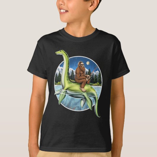ビッグフートロッチネス魚釣り Tシャツ (正面)