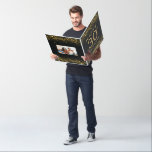 ビッグブラック金ゴールド30th Birthday Card カード<br><div class="desc">この大きな30歳の誕生日カードは、あなたの挨拶を延長するのに最適な方法である。写真を背面に追加しお気に入りのて、個人touchを追加。このランドスケープ指向の画像は、あなたの任意の人々またはオフィスの同僚のグループショットの可能性がある。（5 x 7の比率で完璧にフィット）。</div>