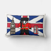 ビッグベンと国旗を持つ英国のアナグマ漫画 ランバークッション (正面)