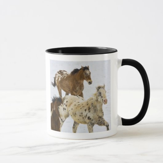 ビッグホーン山脈 雪の中を駆ける馬 マグカップ (右)