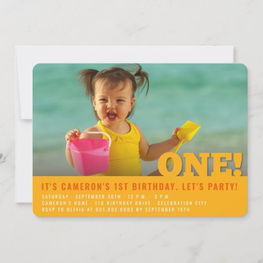 ビッグモダンワンおもしろいベビーガールまたはボーイファースト誕生日 招待状 (正面)