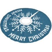 ビッグ・ホワイト・スノーフレーク、メリークリスマスホワイト・オン・ブルー ブラッシュドポリエステルツリースカート (アングル)