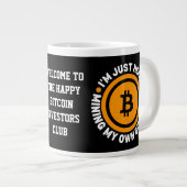 ビットコインでマイニング中 JUST MINING MY OWN BUSINESS ジャンボコーヒーマグカップ (正面右)