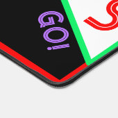 ビデオゲーマージオメトリックブラックパープルレッドモノグラム デスクマット (コーナー)