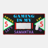 ビデオゲーマージオメトリックブラックパープルレッドモノグラム デスクマット (キーボード&マウス)