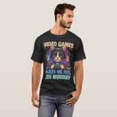 ビデオゲームのおかげで殺伐とした気分が和らぐ Murdery cat Tシャツ (正面フル)
