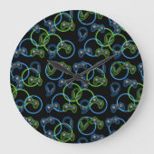 ビデオゲームネオンブルー&グリーンパターン ラージ壁時計 (正面)