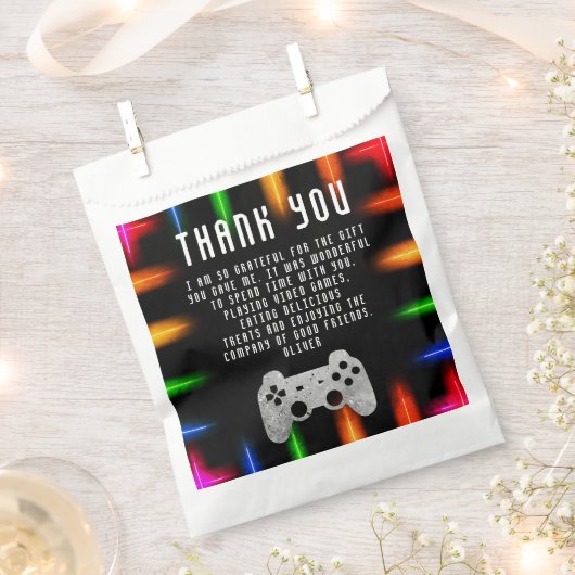 ビデオゲームパーティー制御装置ネオンゲーム誕生日 フェイバーバッグ (クリップ留めされた状態)