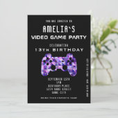 ビデオゲームパーティー紫コントローラゲーム誕生日 招待状 (スタンド正面)