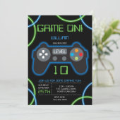 ビデオゲーム ネオン ブルー & グリーン 誕生日パーティー 招待状 (スタンド正面)