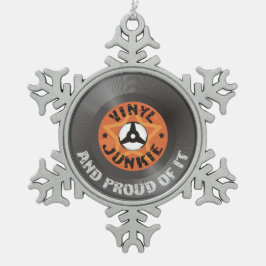 ビニールの麻薬常習者-およびそれの誇りを持った スノーフレークピューターオーナメント