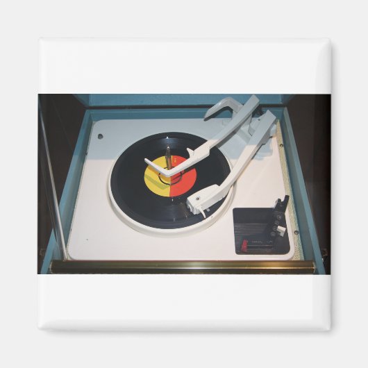 ビニールレコードとヴィンテージレコードプレーヤターンテーブル マグネット (正面)