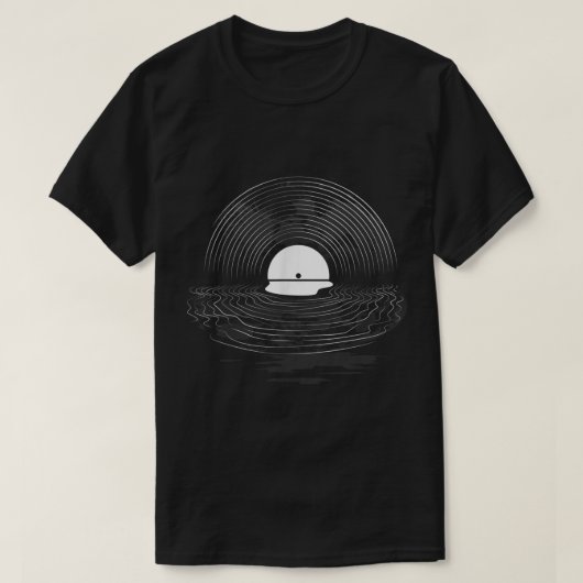 ビニールレコードと夕日の反射デザイン Tシャツ (デザイン正面)
