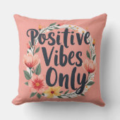 ビブ前向きスのみフローラリースデザイン クッション (正面)