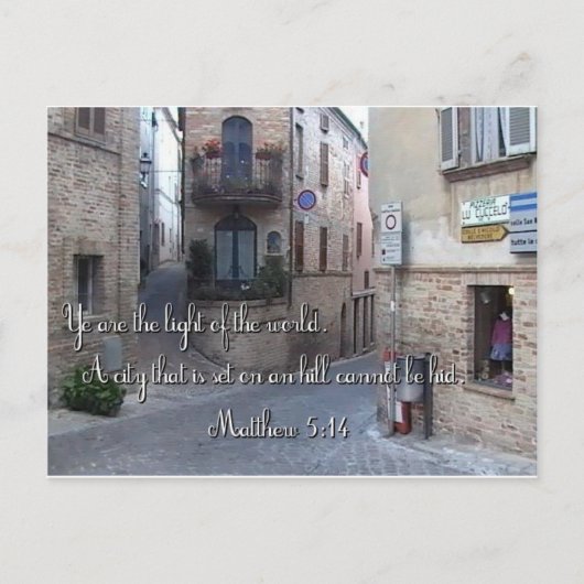 ビューティフルイタリアンヴィレッジ通りと聖なる書物、 経典 ポストカード (正面)