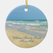 ビューティフルビーチカスタムハウスファミリーネームイヤー セラミックオーナメント (正面)