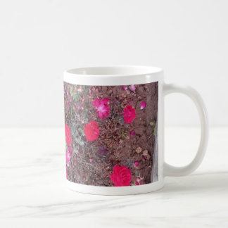 ビューティフルレッドローズイン開花 コーヒーマグカップ